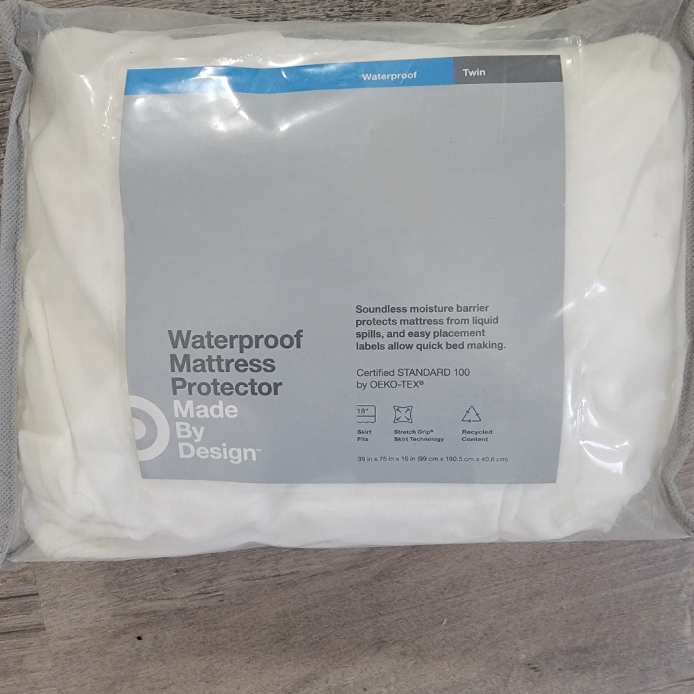 Waterproof mattress protector